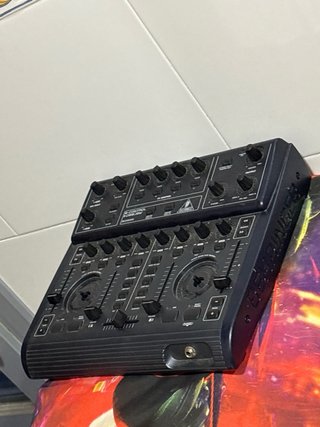 Mesa de mezclas Behringer negra