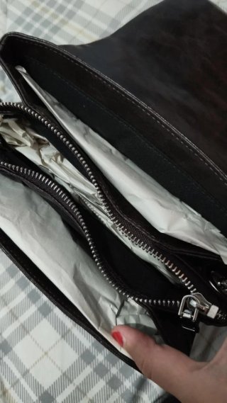 bolso bandolera marrón.