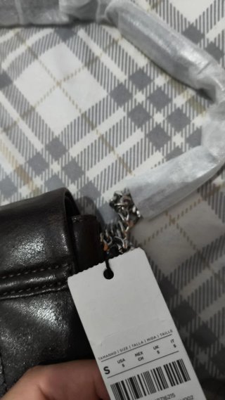 bolso bandolera marrón.