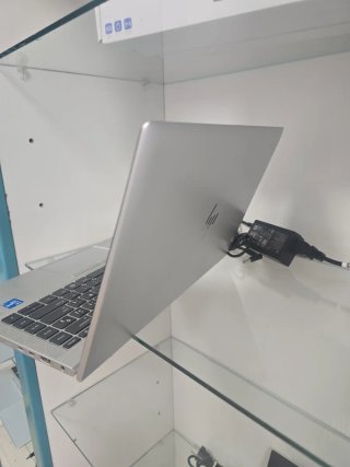 HP EliteBook 840 Aero G8 Argento