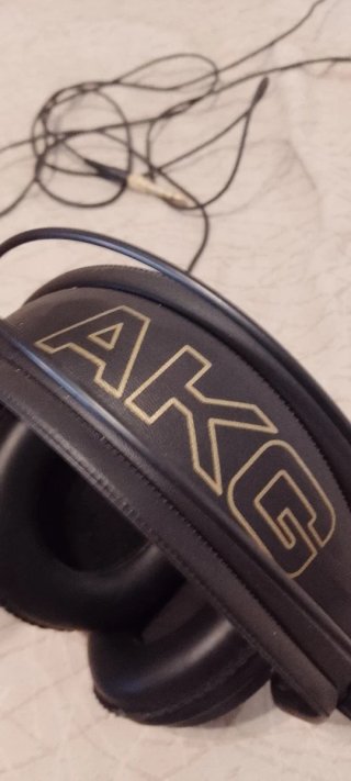 Auriculares AKG Profesionales Negro/Dorado