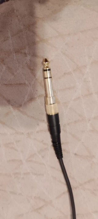 Auriculares AKG Profesionales Negro/Dorado