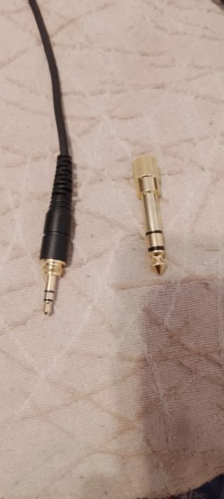 Auriculares AKG Profesionales Negro/Dorado