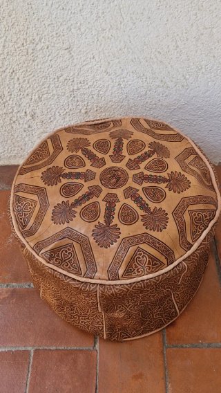 Otomana / Puff de Cuero Repujado Marroquí - Nuevo