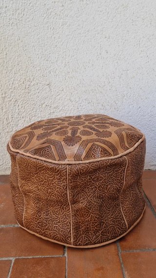 Otomana / Puff de Cuero Repujado Marroquí - Nuevo