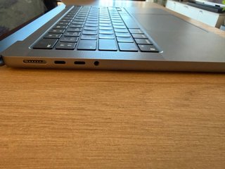 MacBook Pro M3 16GB 512GB SSD en excelente estado