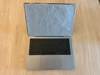 MacBook Pro M3 16GB 512GB SSD en excelente estado