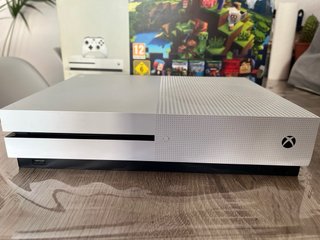 Xbox One S Minecraft Edition