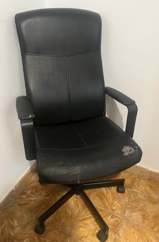 Silla de oficina negra