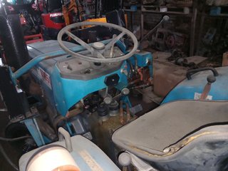 Tractor MITSUBISHI D1850 con pala