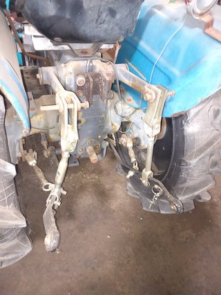 Tractor MITSUBISHI D1850 con pala