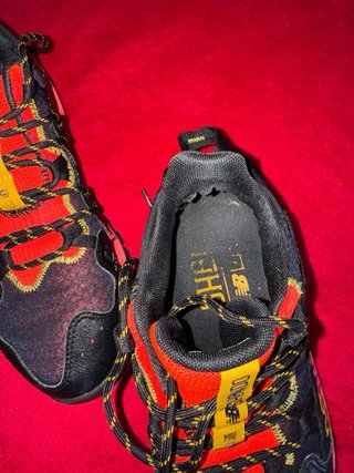 Zapatillas New Balance Shando Trail Negras Rojas