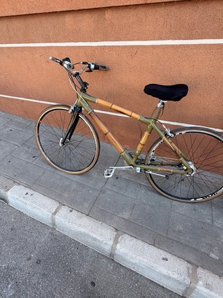 Bicicleta de bambú