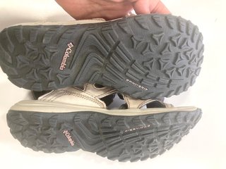 Sandalias deportivas mujer Columbia, gris claro