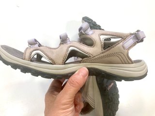 Sandalias deportivas mujer Columbia, gris claro