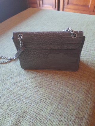 Bolso de mano con cadena