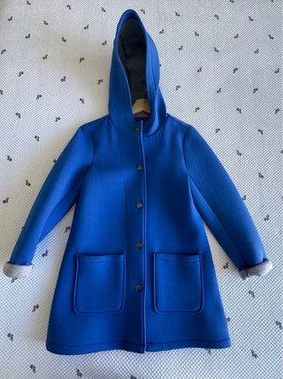 Chaqueta azulón tipo neopreno con capucha