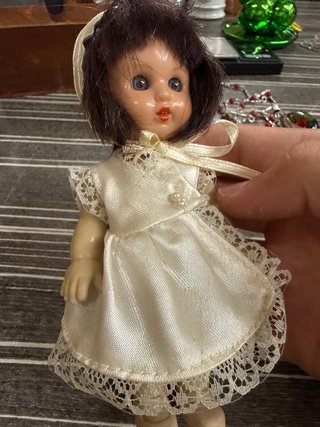 Mariquita Pérez pequeña vestida de comunión