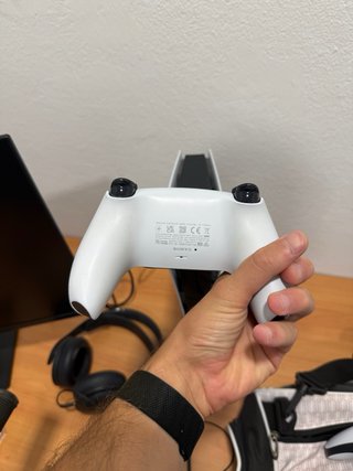 PlayStation 5 Sony con 2 mandos y cascos ps5