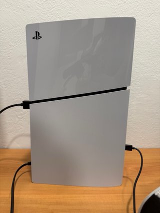 PlayStation 5 Sony con 2 mandos y cascos ps5