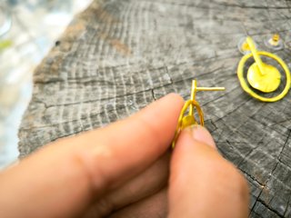 Pendientes artesanales dorados