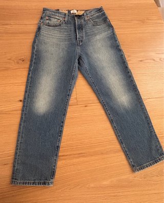 Pantalón Levis azul para mujer nuevo a estrenar.