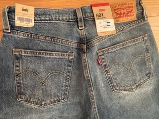 Pantalón Levis azul para mujer nuevo a estrenar.