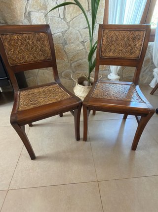 Mesa redonda madera pino macizo y sillas