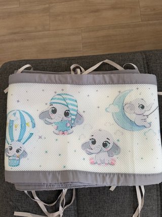 Protector de cuna con elefantes
