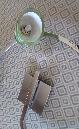 Lámpara de techo plateada y verde