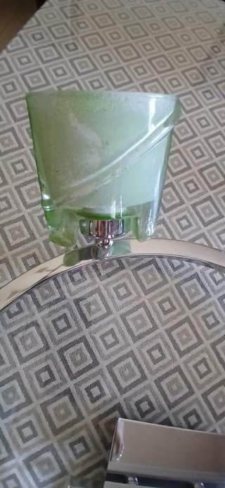 Lámpara de techo plateada y verde
