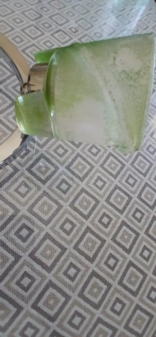 Lámpara de techo plateada y verde