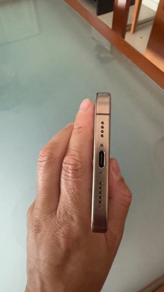 iPhone Dorado con Diseño Gamer 16 PRO MAX