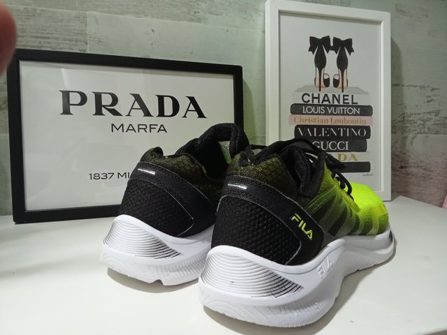 Zapatillas running Fila flúor y negro