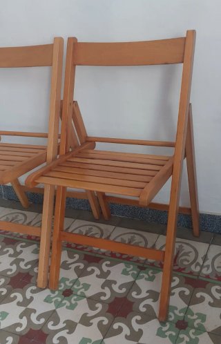 2 Sillas Plegables de Madera