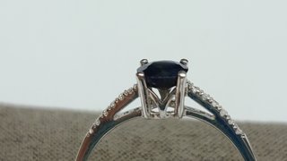 ANILLO DE ORO BLANCO 18K CON ZAFIRO AZUL 0.5 Ct +