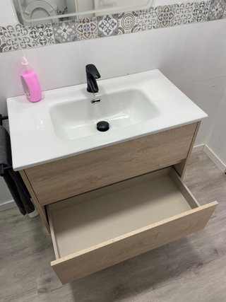 Mueble de baño suspendido con lavabo