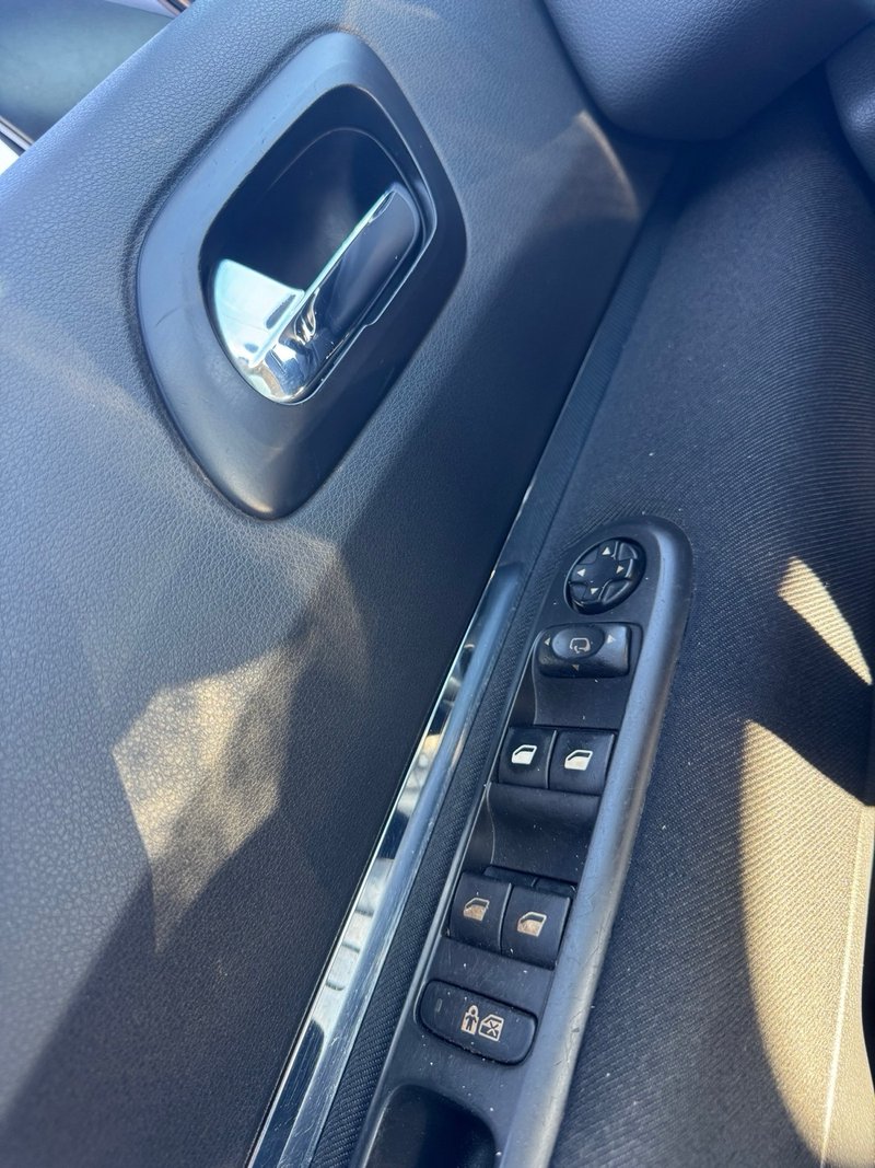 Peugeot 3008 2.0 HDI FAP Allure 2011, foto 21