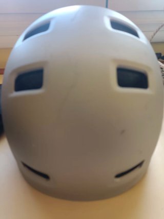Casco y protecciones patinaje y casco bicicleta.