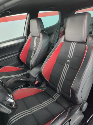 Volkswagen Golf 6 GTI 2.0 Adidas 2011