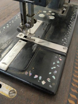 Máquina de coser antigua wertheim