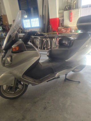 Suzuki Burgman 650 A.B.S. con Cofre