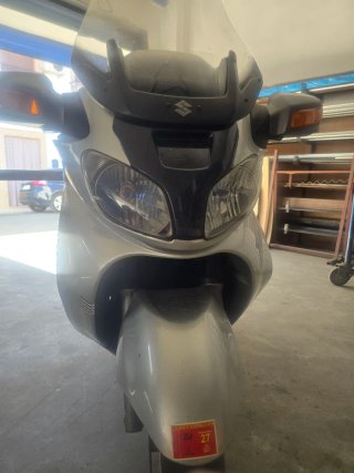 Suzuki Burgman 650 A.B.S. con Cofre
