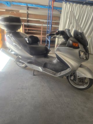 Suzuki Burgman 650 A.B.S. con Cofre