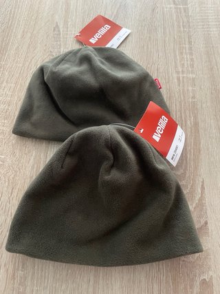 Dos gorros verde caza