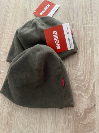Dos gorros verde caza