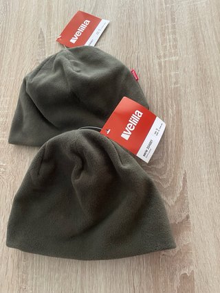 Dos gorros verde caza
