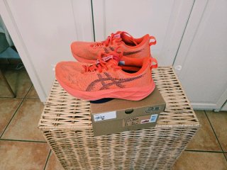 Asics Novablast 5 T44 Naranja