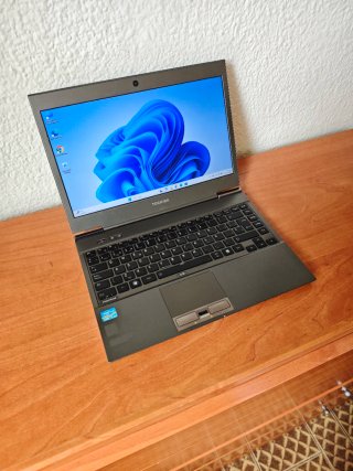 Portátil Toshiba i7 12GB 256GB SSD