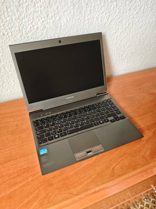 Portátil Toshiba i7 12GB 256GB SSD